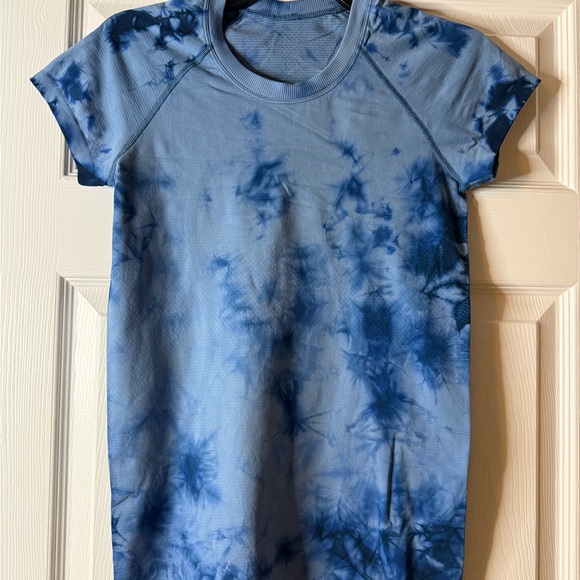 lululemon athletica Blue Tie-Dye Short Sleeve Tee - Picture 1 of 2